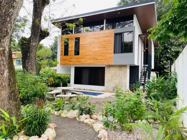 Casa Ceniceros, 50205