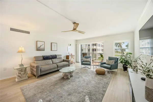 1150 TARPON CENTER DR #2H, Venice, FL 34285