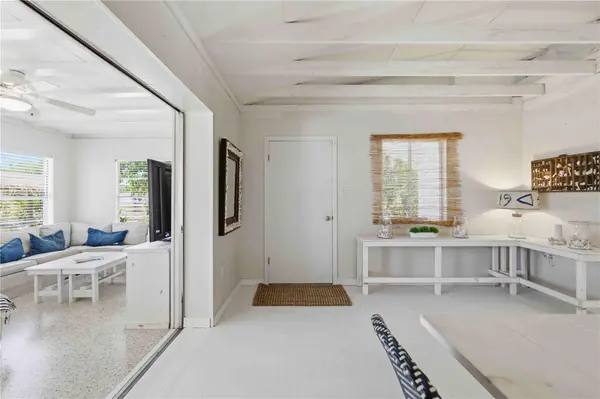 624 BAYSHORE RD, Nokomis, FL 34275