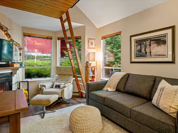 2227 Sapporo DR #4, Whistler, BC V8E 0B5