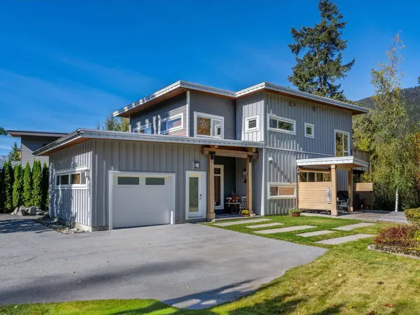 1087 Madeley PL, Whistler, BC V8E 0K6