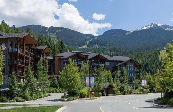 2020 London LN #213, Whistler, BC V8E 0B6