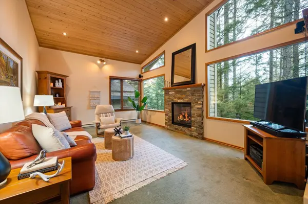 3205 Arbutus DR, Whistler, BC V8E 0B8