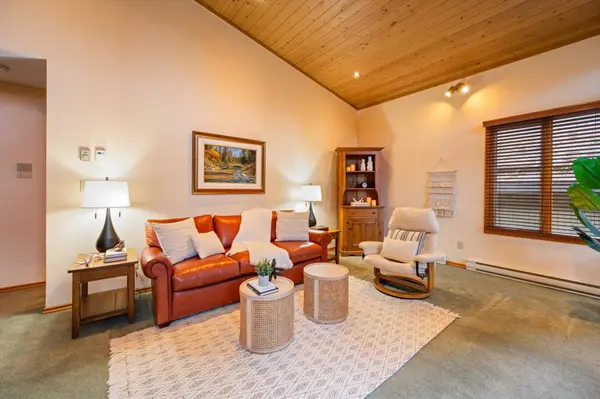 3205 Arbutus DR, Whistler, BC V8E 0B8