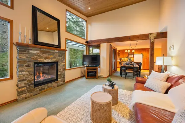 3205 Arbutus DR, Whistler, BC V8E 0B8