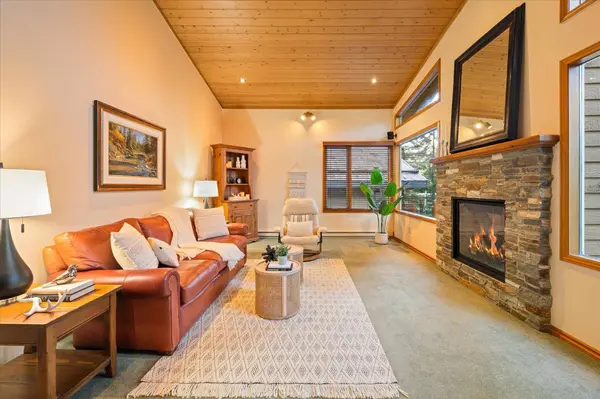 3205 Arbutus DR, Whistler, BC V8E 0B8