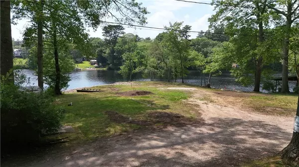 3 Lakeside DR, Hopkinton, RI 02832