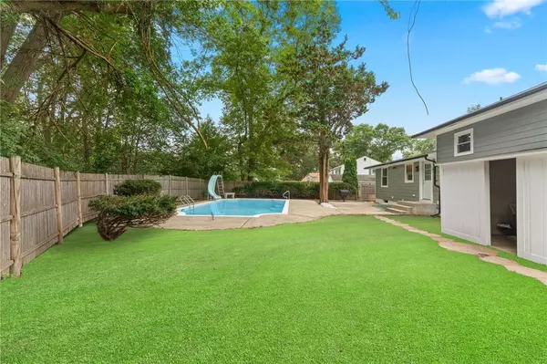 19 Cushing RD, Warwick, RI 02888