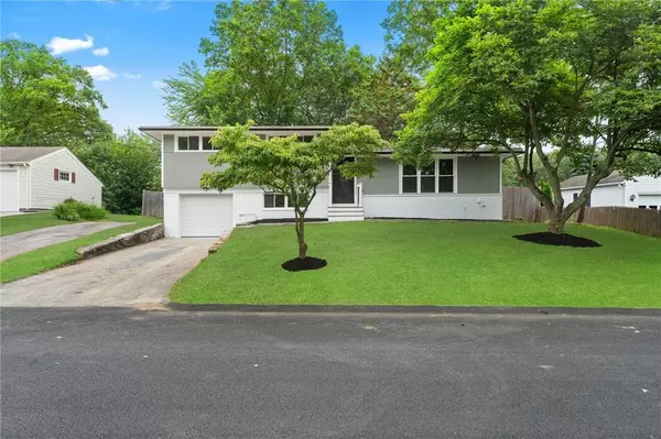 19 Cushing RD, Warwick, RI 02888