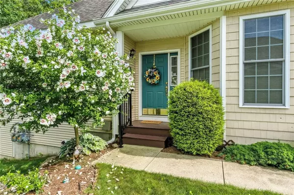 35 Andrews DR, Uxbridge, MA 01569