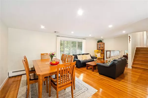 505 Cedar AVE, East Greenwich, RI 02818