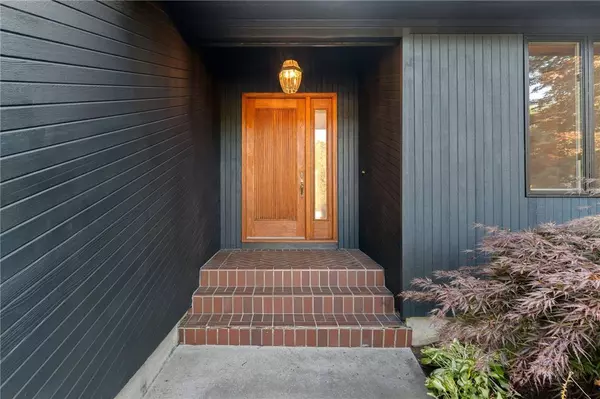 3 Karen Marie DR, North Smithfield, RI 02830