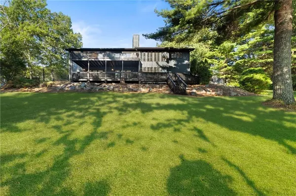 3 Karen Marie DR, North Smithfield, RI 02830