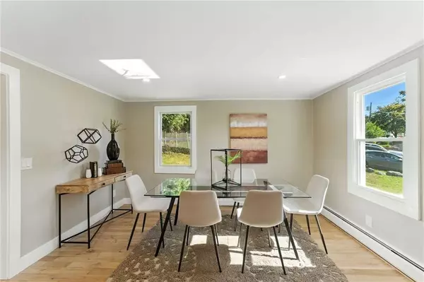 82 Barton AVE, Warwick, RI 02889