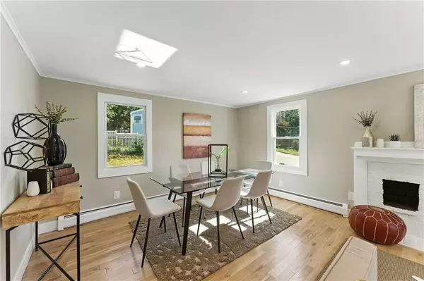 82 Barton AVE, Warwick, RI 02889