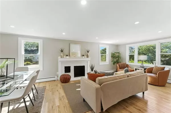 82 Barton AVE, Warwick, RI 02889