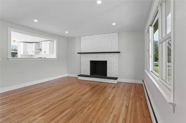 9 Buffalo AVE, Warren, RI 02885