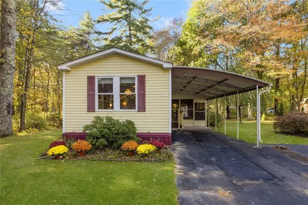 11 Nottingham PL, Coventry, RI 02816