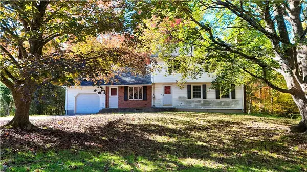 8 Sunset DR, Smithfield, RI 02917