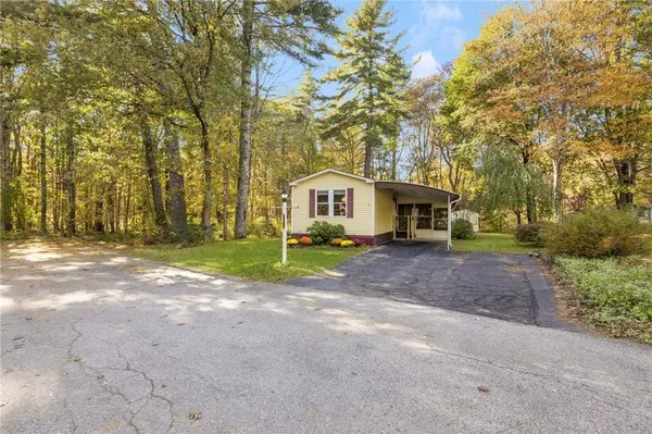 11 Nottingham PL, Coventry, RI 02816