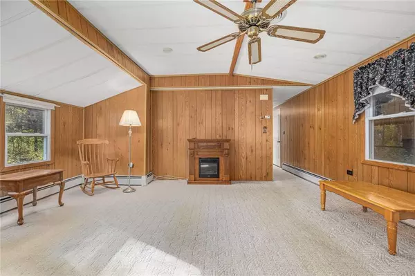 11 Nottingham PL, Coventry, RI 02816