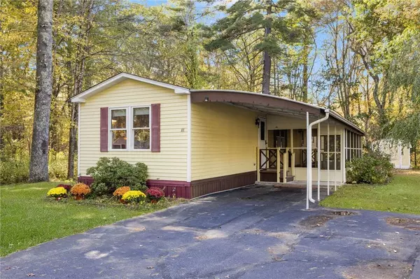 11 Nottingham PL, Coventry, RI 02816