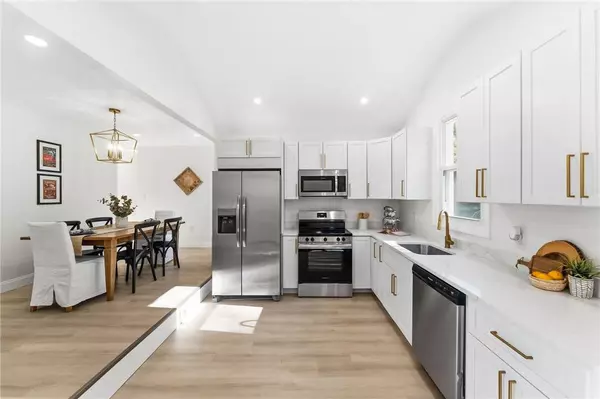 132 Greenville RD, North Smithfield, RI 02896