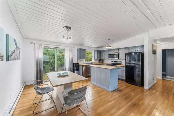 6 Hazelton RD, Barrington, RI 02806