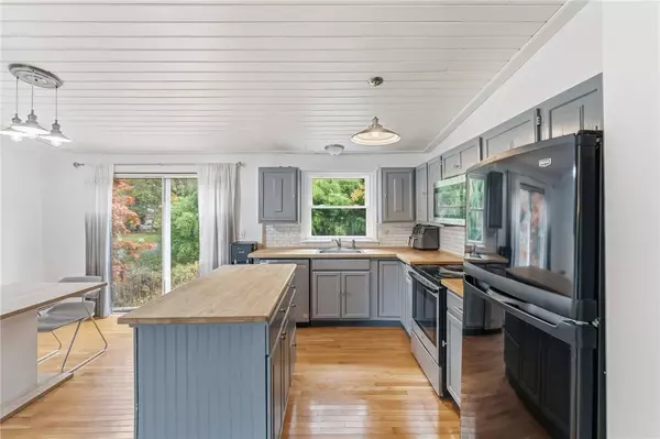 6 Hazelton RD, Barrington, RI 02806