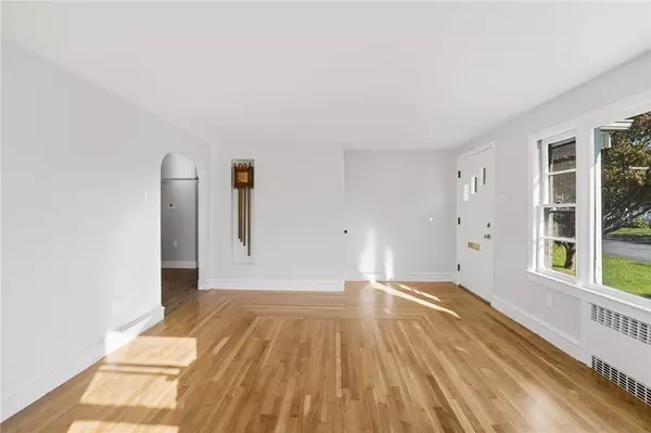 12 Oakland AVE, Johnston, RI 02919