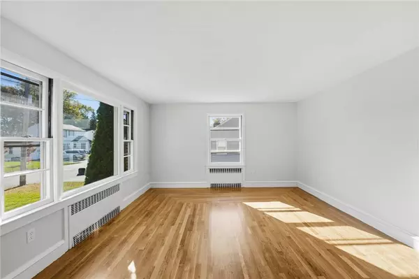 12 Oakland AVE, Johnston, RI 02919