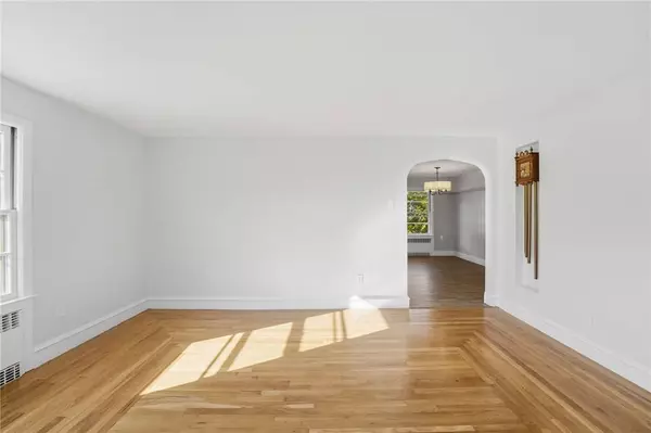 12 Oakland AVE, Johnston, RI 02919