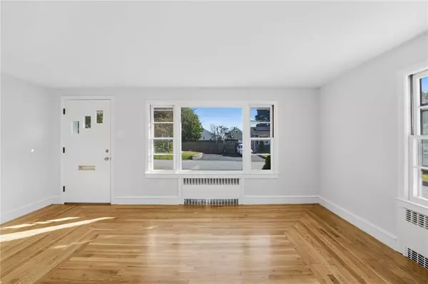 12 Oakland AVE, Johnston, RI 02919