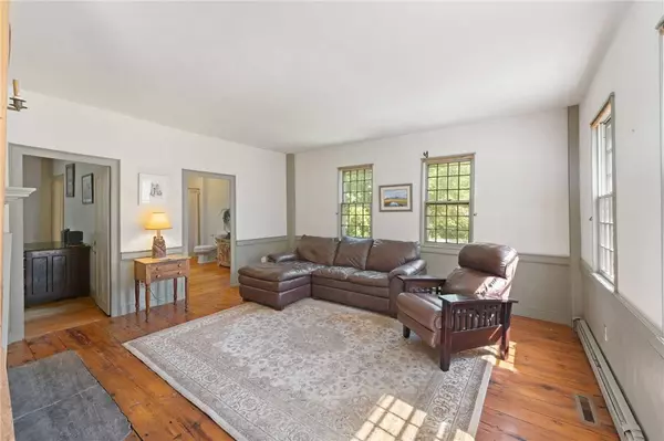 16 Burgess RD, Foster, RI 02825