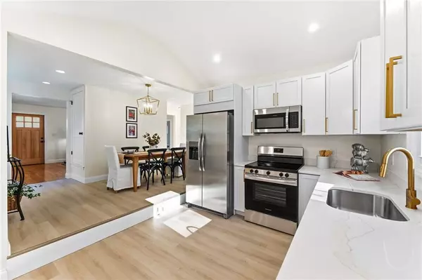 132 Greenville RD, North Smithfield, RI 02896