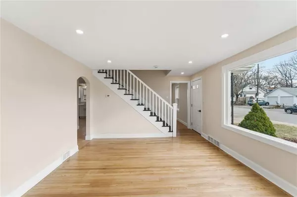 228 London AVE, Pawtucket, RI 02861