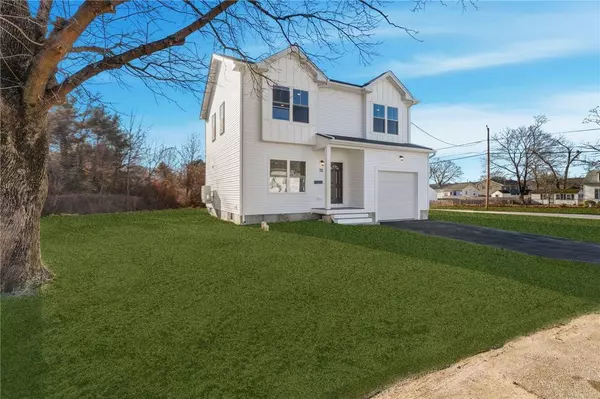 70 Seamans ST, Woonsocket, RI 02895