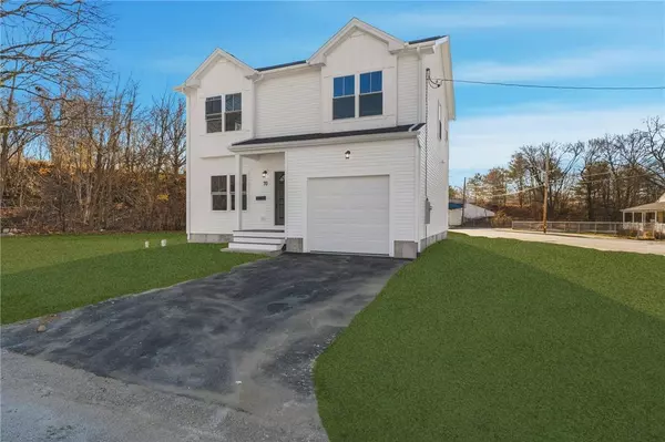 70 Seamans ST, Woonsocket, RI 02895