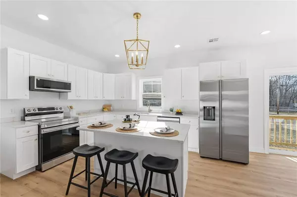 70 Seamans ST, Woonsocket, RI 02895