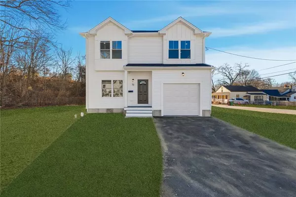 70 Seamans ST, Woonsocket, RI 02895