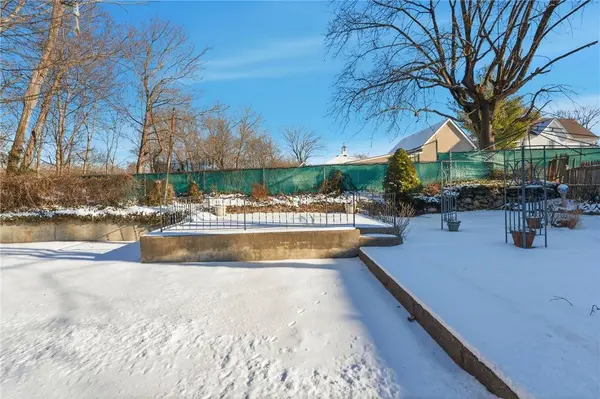 92 Rockland AVE, Woonsocket, RI 02895