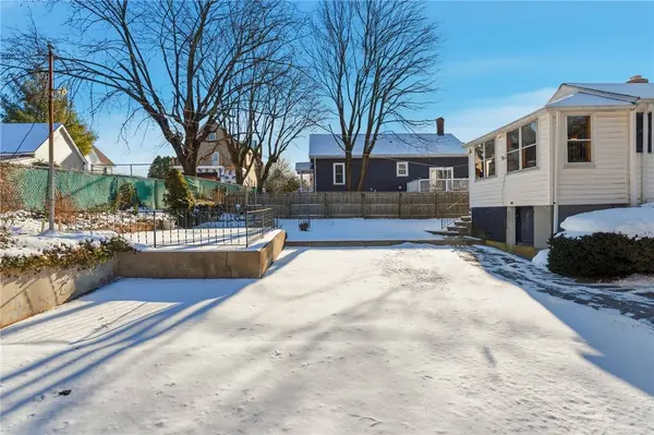 92 Rockland AVE, Woonsocket, RI 02895