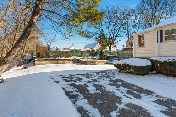 92 Rockland AVE, Woonsocket, RI 02895