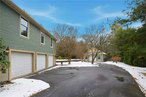 396 Love LN, Warwick, RI 02818