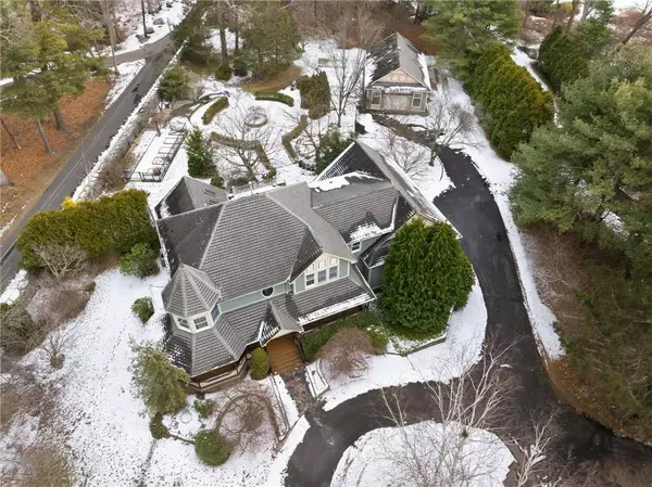 396 Love LN, Warwick, RI 02818