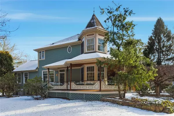 396 Love LN, Warwick, RI 02818