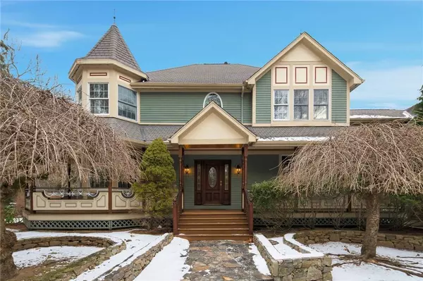 396 Love LN, Warwick, RI 02818