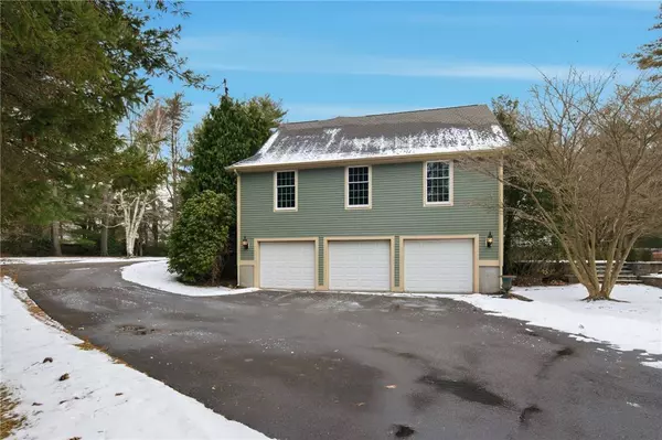 396 Love LN, Warwick, RI 02818