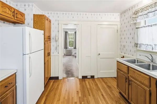 124 Ferris AVE, East Providence, RI 02916