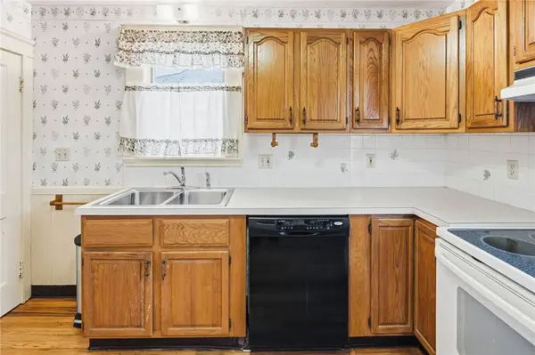 124 Ferris AVE, East Providence, RI 02916